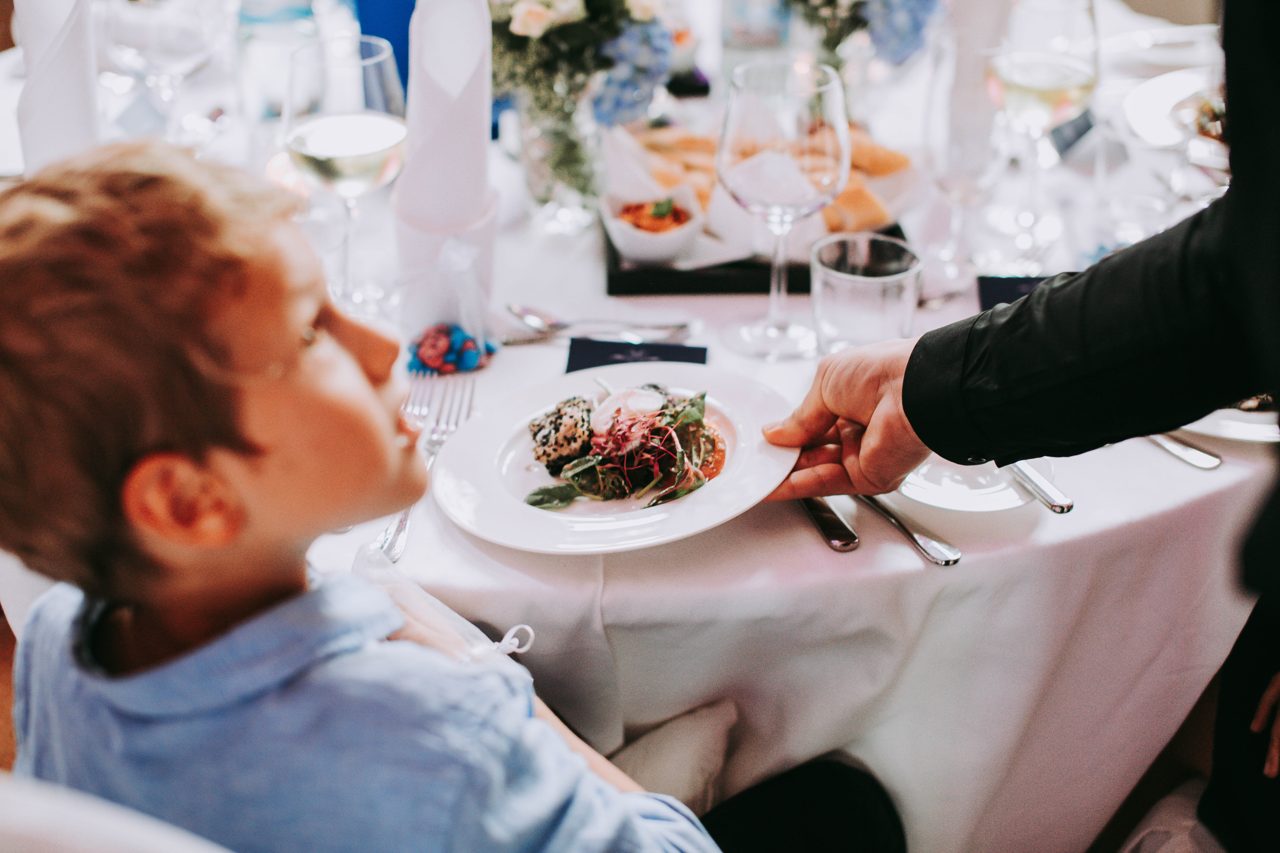 Tellerservice am Gast